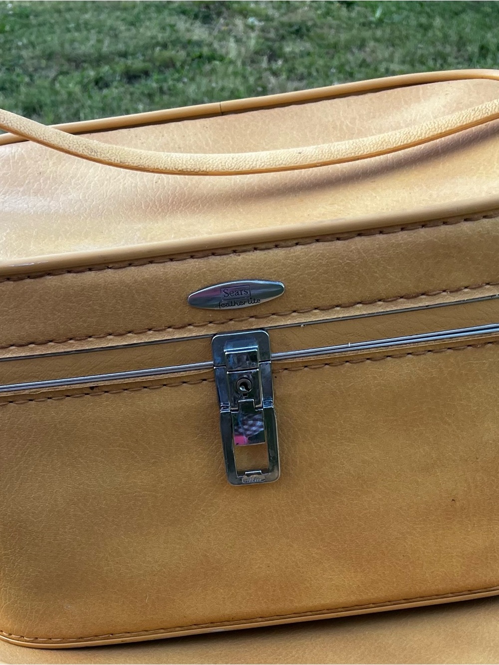 Vintage Sears Feather Elite Traveling Train case